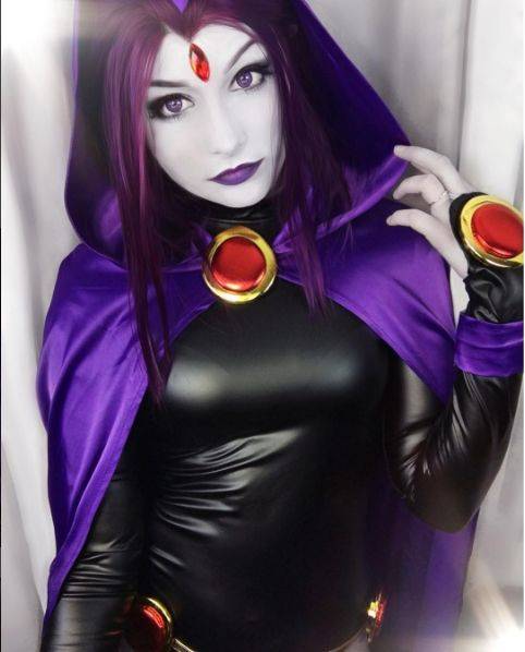 Ravena cosplayer