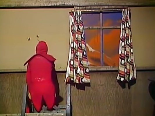 Chapolin Colorado Arrasta a Janela